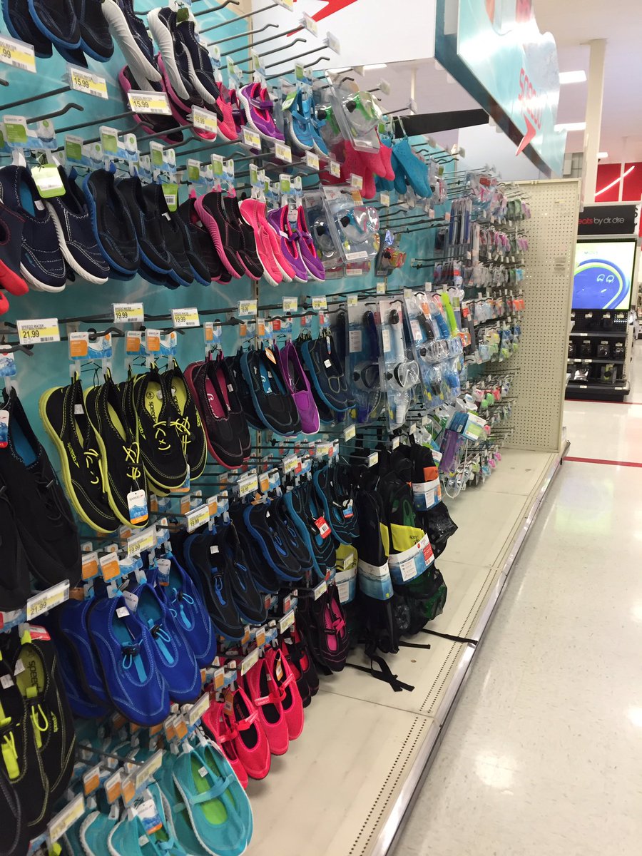 <a href="/Madii94/">Madison Ferguson</a> has been a busy bee today 4x4ing. 🐝 #beautiful @I_Tob26 <a href="/HopkinsLauren3/">Lauren Hopkins</a>