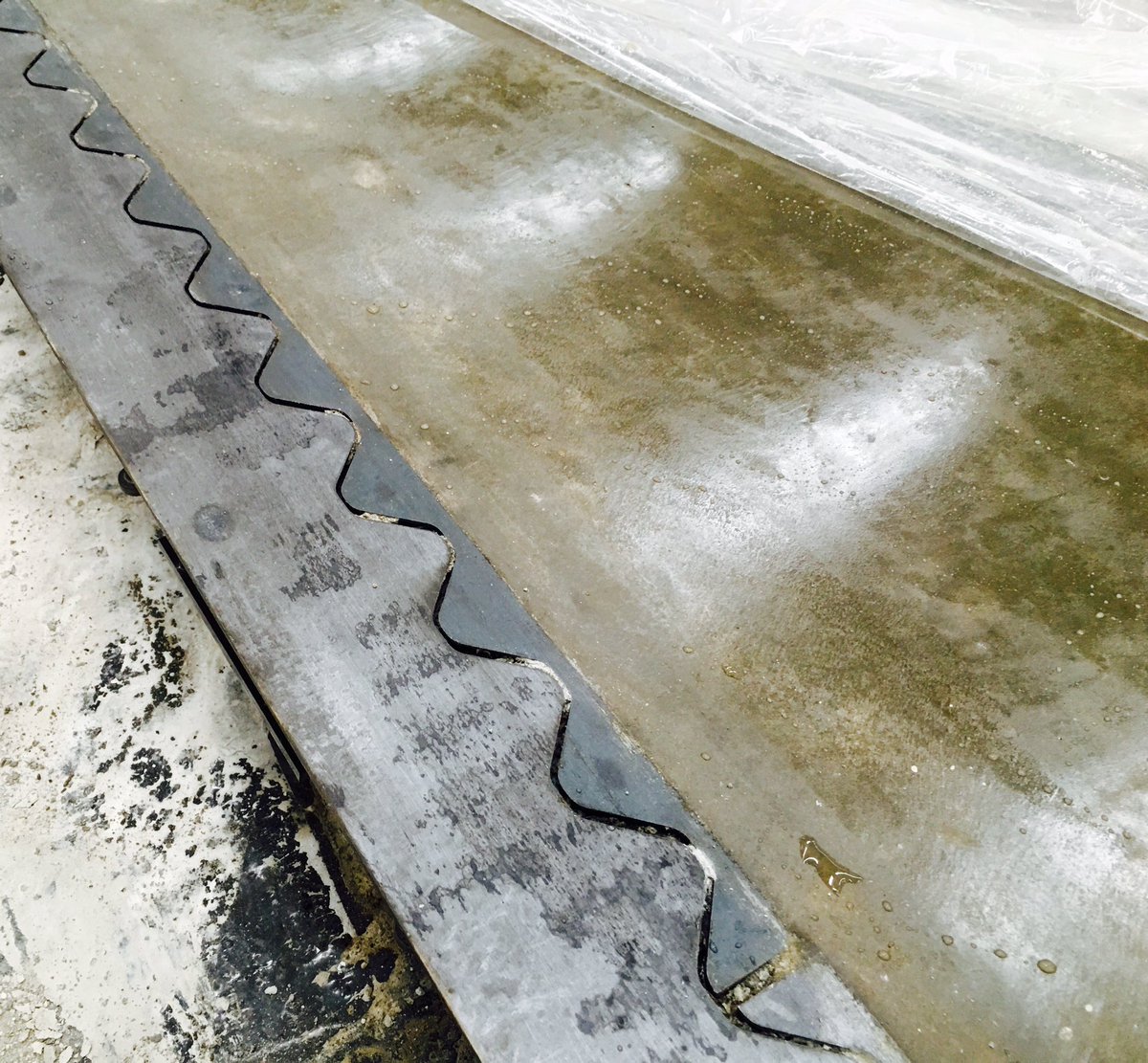 SICFL's tweet image. @shieldjoint looking good @AmazonUK 1,000,000 sq ft Leics shed. Poly sheet for best slab curing #fabfinishfriday