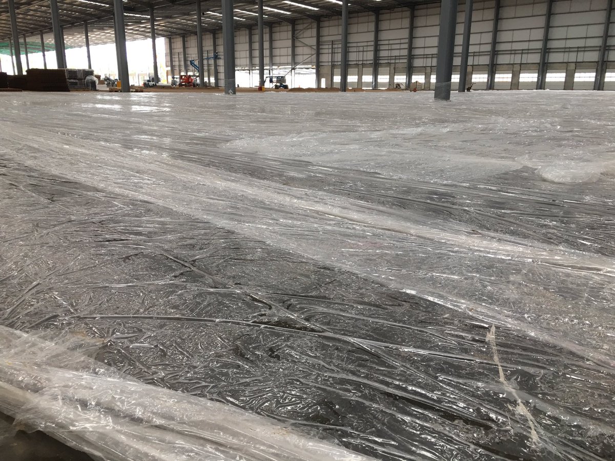 SICFL's tweet image. @shieldjoint looking good @AmazonUK 1,000,000 sq ft Leics shed. Poly sheet for best slab curing #fabfinishfriday