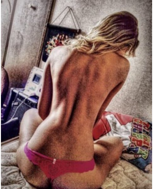 ビリーバークソフォローしとんやんうち。ジャスティン来日ん時めちゃうち騒いでたけどそこまでやで？周りが好きな子多いから好き言うてただけやし、ほら。ジャスティンとジュリにとるやろ？アンチが多いとことかな！まじ有名人大変だからな？