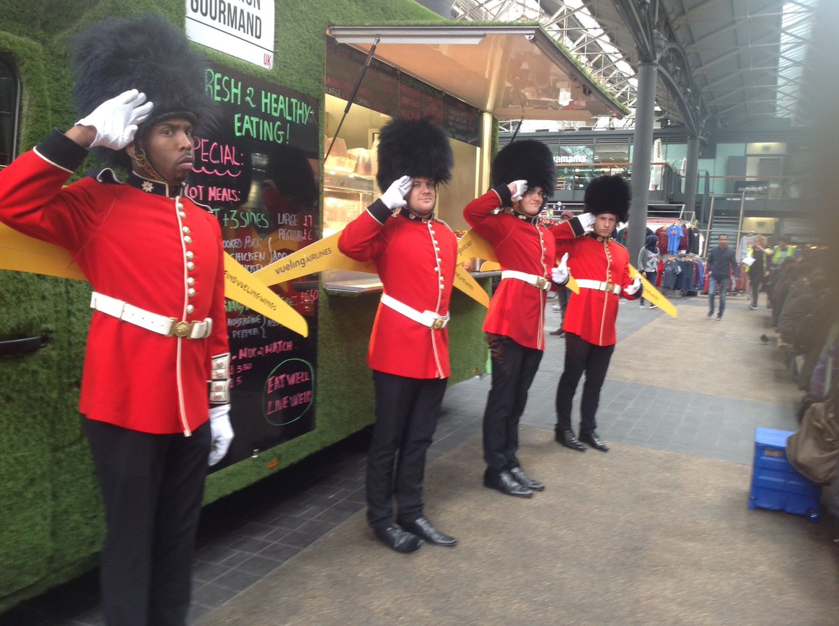 Lunch fit for a Queen's Guard <a href="/LeCamionUK/">Le Camion Gourmand</a> <a href="/oldspitalfields/">Old Spitalfields</a> #FindVuelingWings