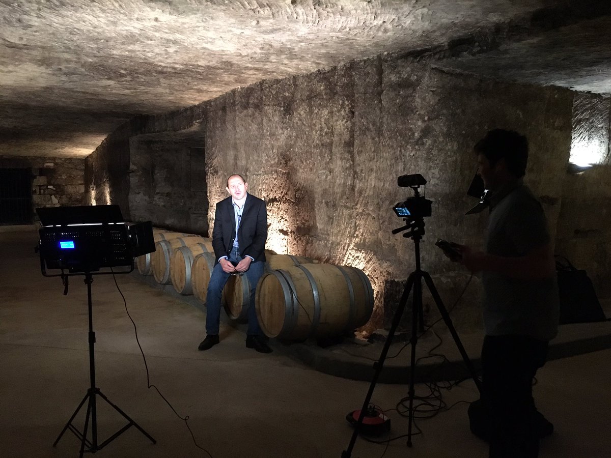 Wyn_app's tweet photo. Interview de Xavier Buffo dans les caves souterraines au @ChdeLaRiviere  @BordeauxWines  #winelovers #vin https://t.co/9rTpFGEw9w