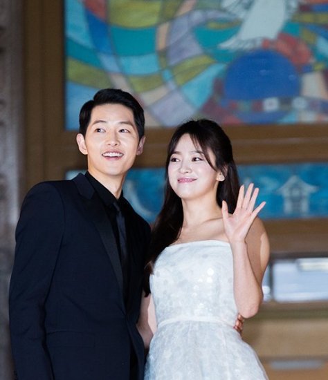 skaibrace's tweet photo. oh my gosh they look BEAUTIFUL together #SongSongCouple https://t.co/lxbNe4w650