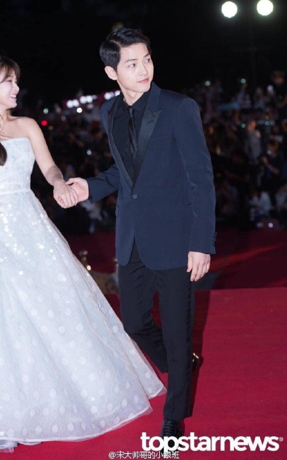 skaibrace's tweet photo. oh my gosh they look BEAUTIFUL together #SongSongCouple https://t.co/lxbNe4w650