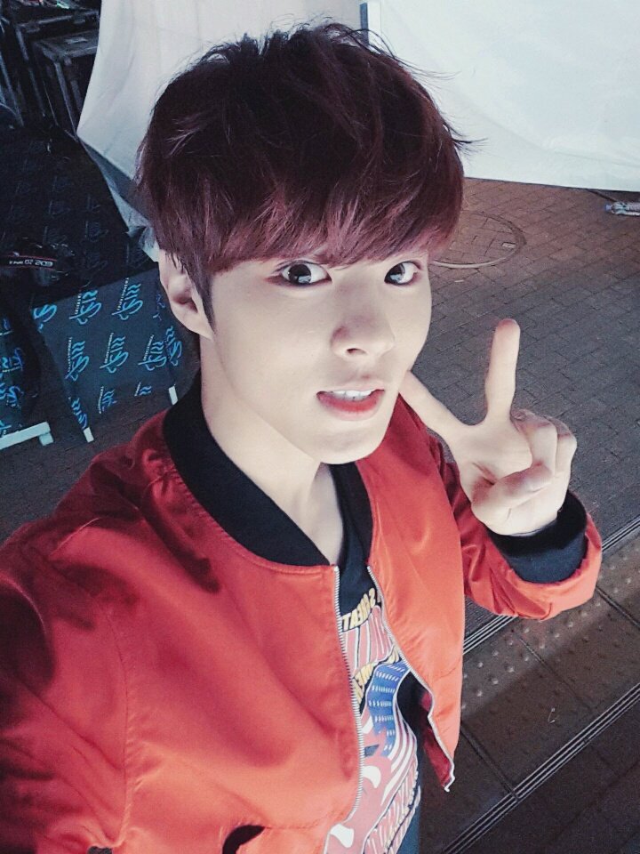 BT10TION's tweet photo. [#우신] 오늘 하루 뿌듯하게 클리어. 뭐해요? 허니텐들 :)V https://t.co/QLxxR05aqZ