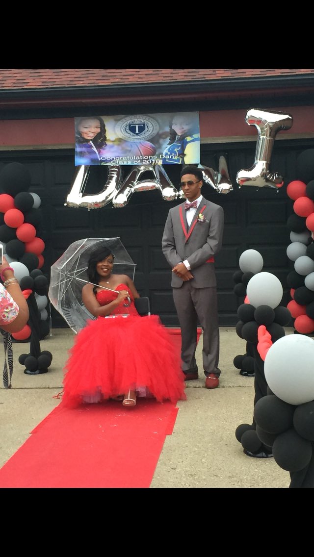 SL2k16Prom tweet picture
