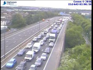 TRAVEL: M621 closed in both directions around J7/M1. Traffic building up, latest:  bbc.in/1srHRxL  #Leeds