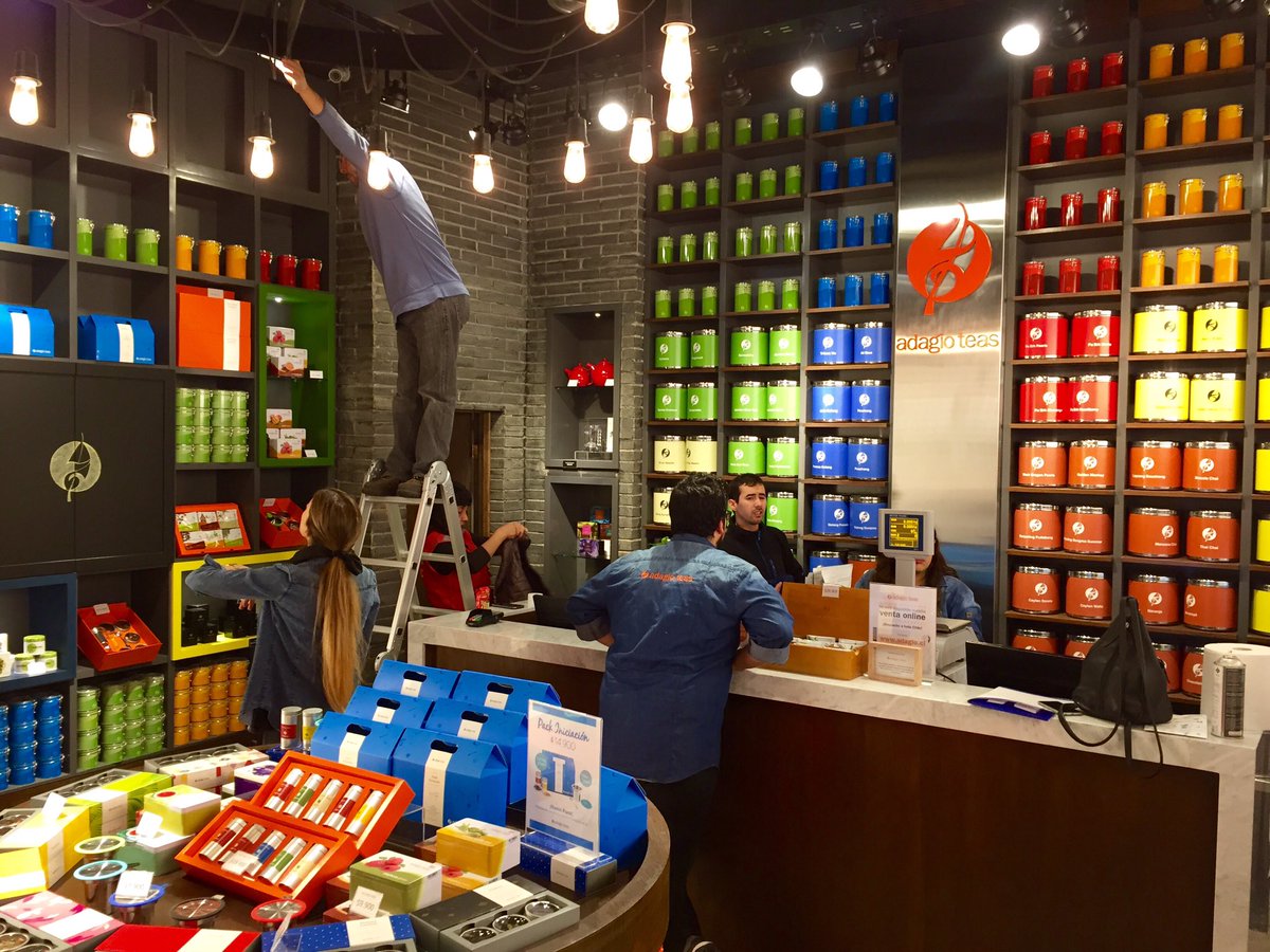 TeaSommelierScl's tweet image. Afinando los últimos detalles de nuestra 5ta tienda de @Adagioteaschile en @AltoLasCondes #TeaLovers!!!