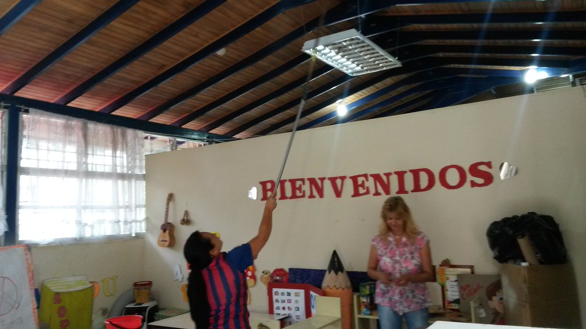transito_71's tweet photo. Limpieza de aula @transito_71 @PDESanCristobal @SilvaEleazarL @NeylaPosso @rodulfohumberto https://t.co/3QxqEuJlNG