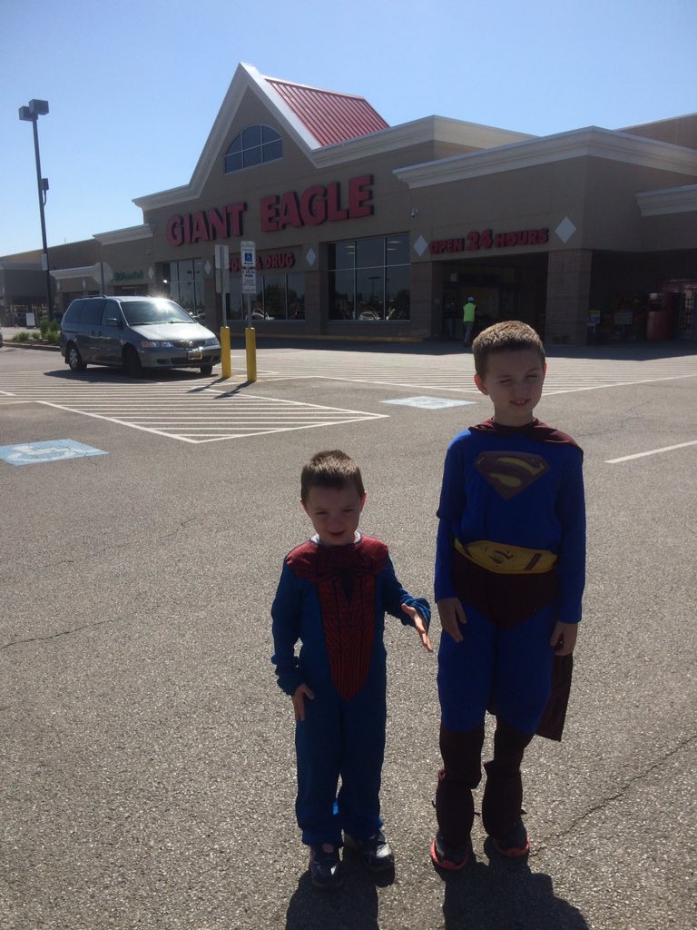 Tarable_parent's tweet photo. #NationalDonutDay #gianteagle #freedonutstastebetter https://t.co/PoRwFh2f3Q