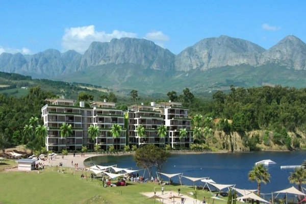 greenbiz_it's tweet photo. #BlueRockVillage: in #Africa il villaggio senza auto e alimentato a #energiasolare - https://t.co/b86Na2ntNr https://t.co/QzkZXVAAP8