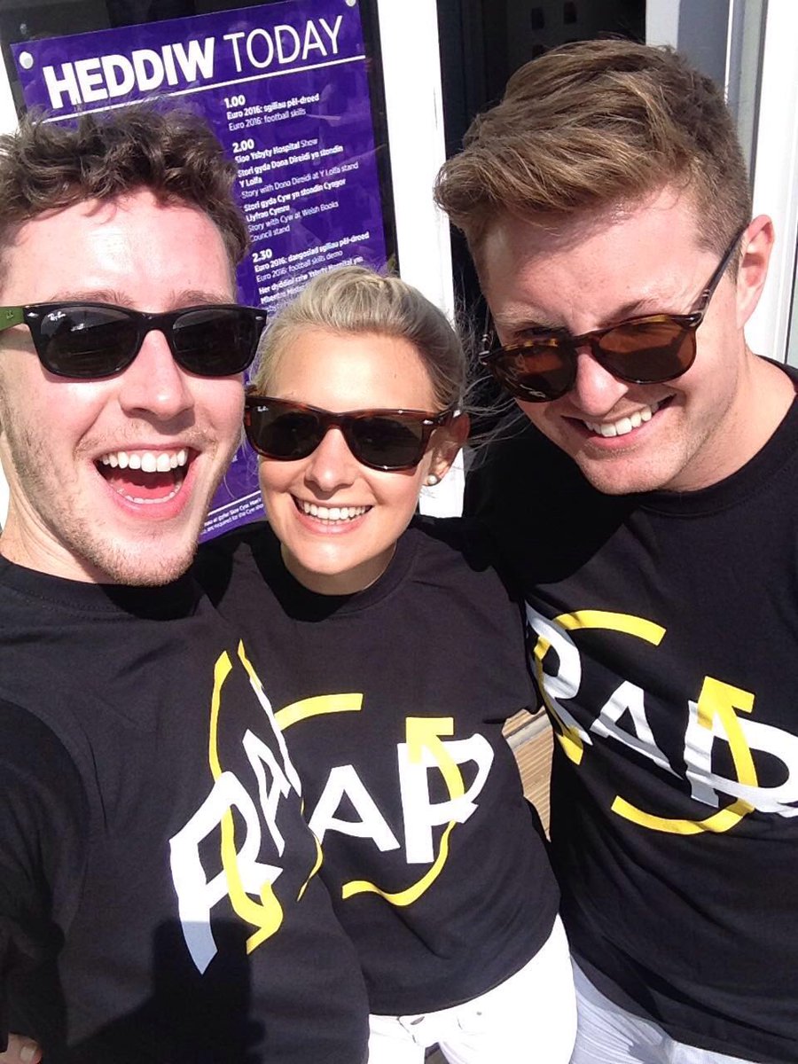 rowndarownd's tweet photo. Mae Meilir, Ceri, Iestyn #rowndarownd ym mhabell @S4C #Urdd2016 RWAN/NAWR/NOW! https://t.co/ZyWbhcir95