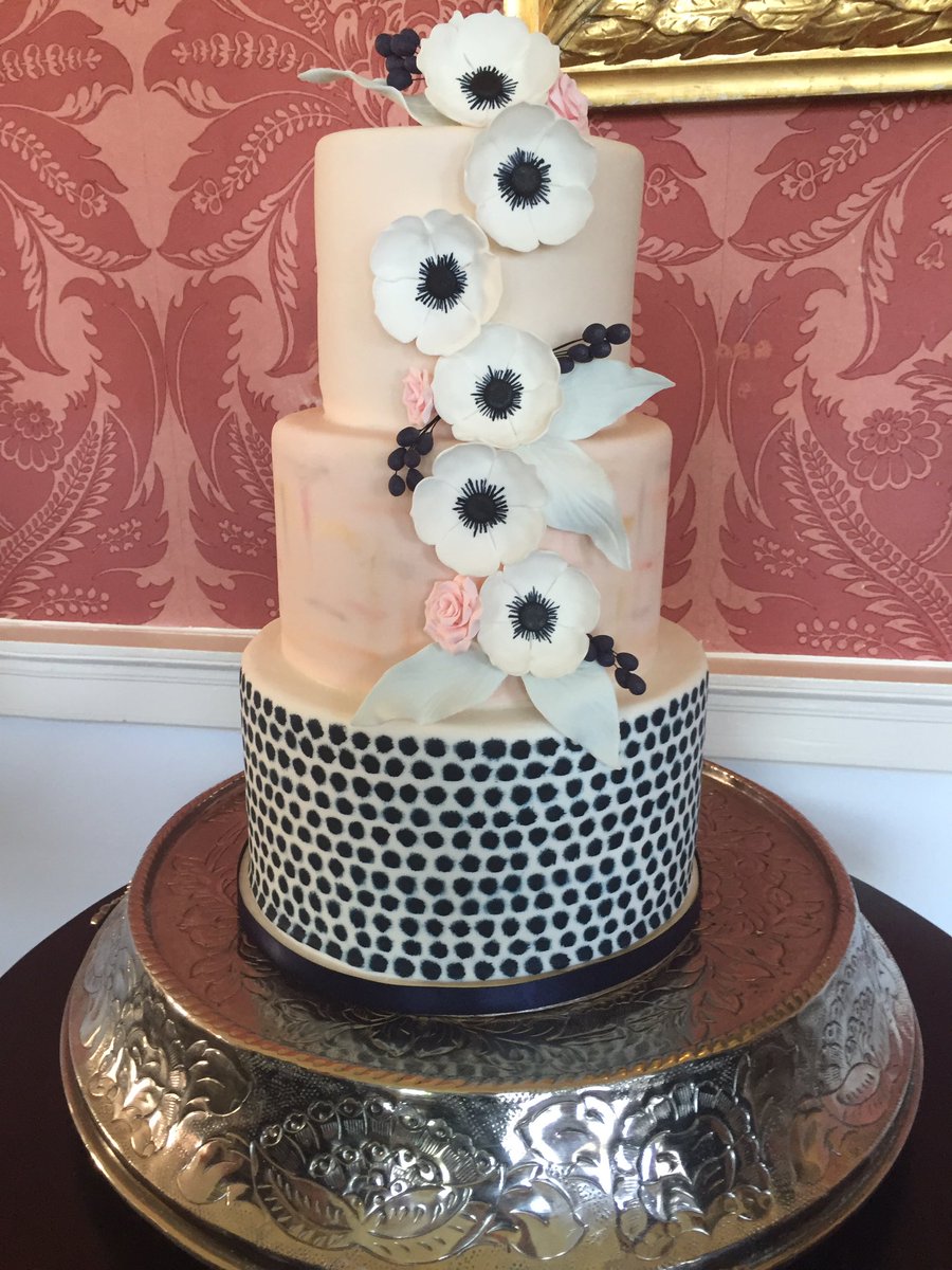 SharonSmurfit's tweet photo. Thank you so much Iseult @TheCakeStand for our beautiful wedding cake #chocolate #delicious https://t.co/SV0QzS8p1R