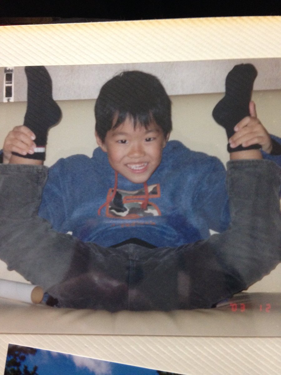ます Twitter પર 久しぶりにアルバム見てた笑 ゲームに夢中な目つき悪い 俺と純粋そうな弟と それを不気味に見守るキョロちゃんとか なぜか笑顔の弟のu字開脚とか イケメン父さん可愛い弟微妙な表情俺のスリーショットとか 面白懐かしい 笑 ます Twitter પર 久しぶりにアルバム見てた笑 ゲームに夢中な目つき悪い 俺と純粋そうな弟と それを不気味に見守るキョロちゃんとか なぜか笑顔の弟のu字開脚とか イケメン父さん可愛い弟微妙な表情俺のスリーショットとか 面白懐かしい 笑