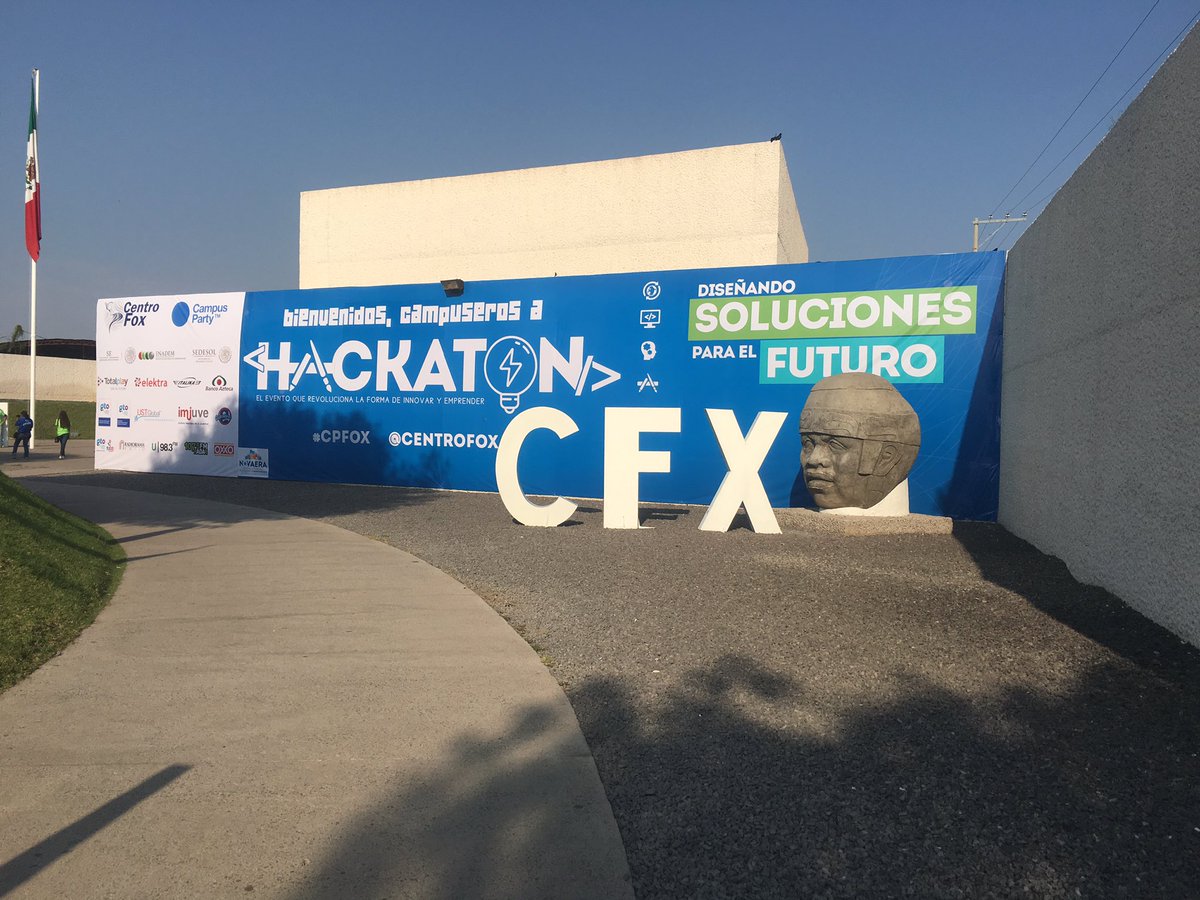 JavierChr's tweet photo. Ya estamos por acá en @centrofox para el #hackaton #campusparty ... Mañana 6pm mi charla "ciudades inteligentes" https://t.co/R7gxejklrp