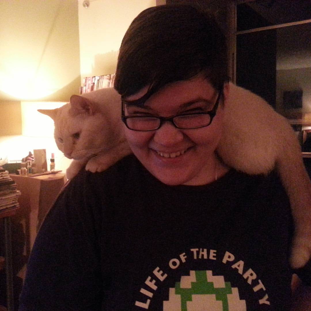 the_atomic_mess's tweet photo. #HugYourBatleCat @PONOS_EN https://t.co/L0xqrUofBr