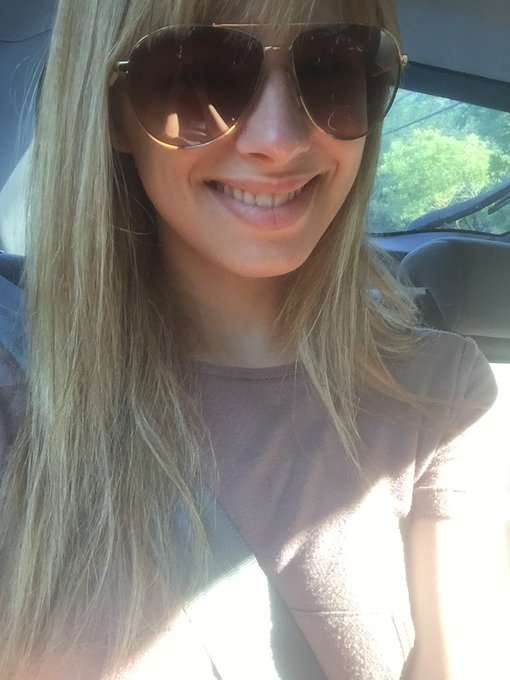 Good morning 😘 On my way to set ! Hope everyone has a great day ! https://t.co/LVvIfawN6p
