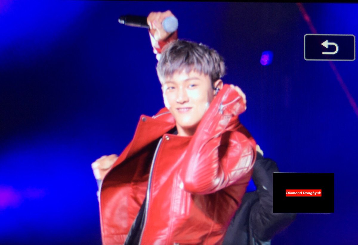 Diamond_D_0103's tweet photo. 160603 iKONCERT in  선전 prev3
#동혁 #Donghyuk #아이콘 #iKON https://t.co/5Dkj4ByU3M