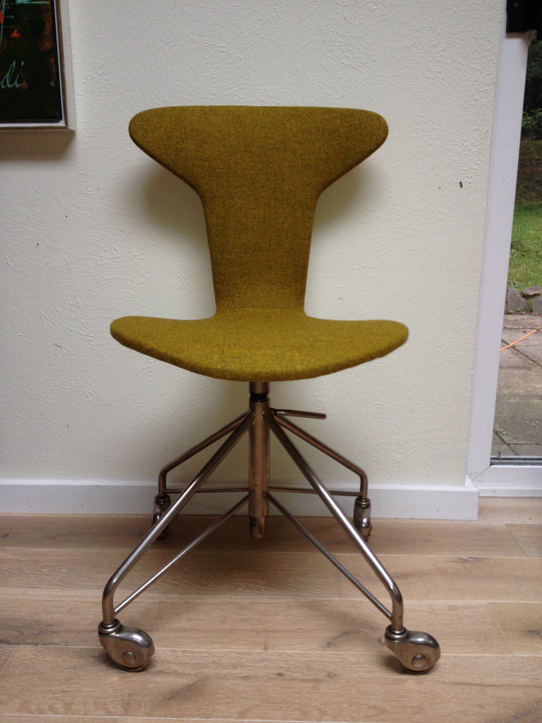 FabFindVictoria's tweet photo. Check out this #midcenturymodern #fritzhansen office chair #vintage https://t.co/2cc1ykt57m