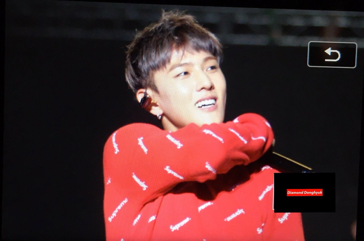 Diamond_D_0103's tweet photo. 160603 iKONCERT in  선전 prev9
#동혁 #Donghyuk #아이콘 #iKON https://t.co/dkozQPgpyh