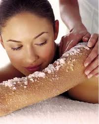 BeyondBeautyL's tweet photo. Sunshine = Skin on Show! Enjoy smooth &amp; supple skin with this exceptional exfoliator.
ESPA Salt &amp; Oil Scrub only £26 https://t.co/O8sWCzWAQK