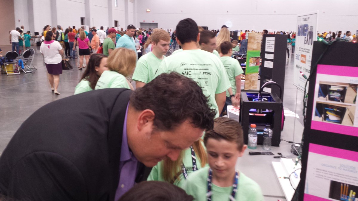Lorarnold4's tweet photo. CES team, Next-Gen DesignerZ, presenting their product design to Dr. Spence. #vbtrifecta @CentervilleVB @vbschools https://t.co/8skHb8Pmg4