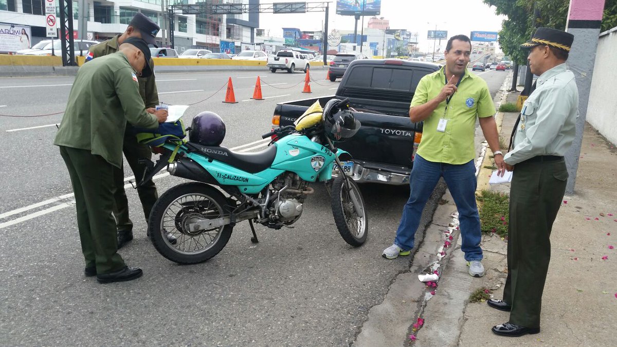 digesettrd_'s tweet photo. [En recorrido] Dir. @AMETRD, Gral. Frener Bello ordena fiscalizar conductor por Exceso Velocidad y Manejo Temerario. https://t.co/cWSgiwMpDl