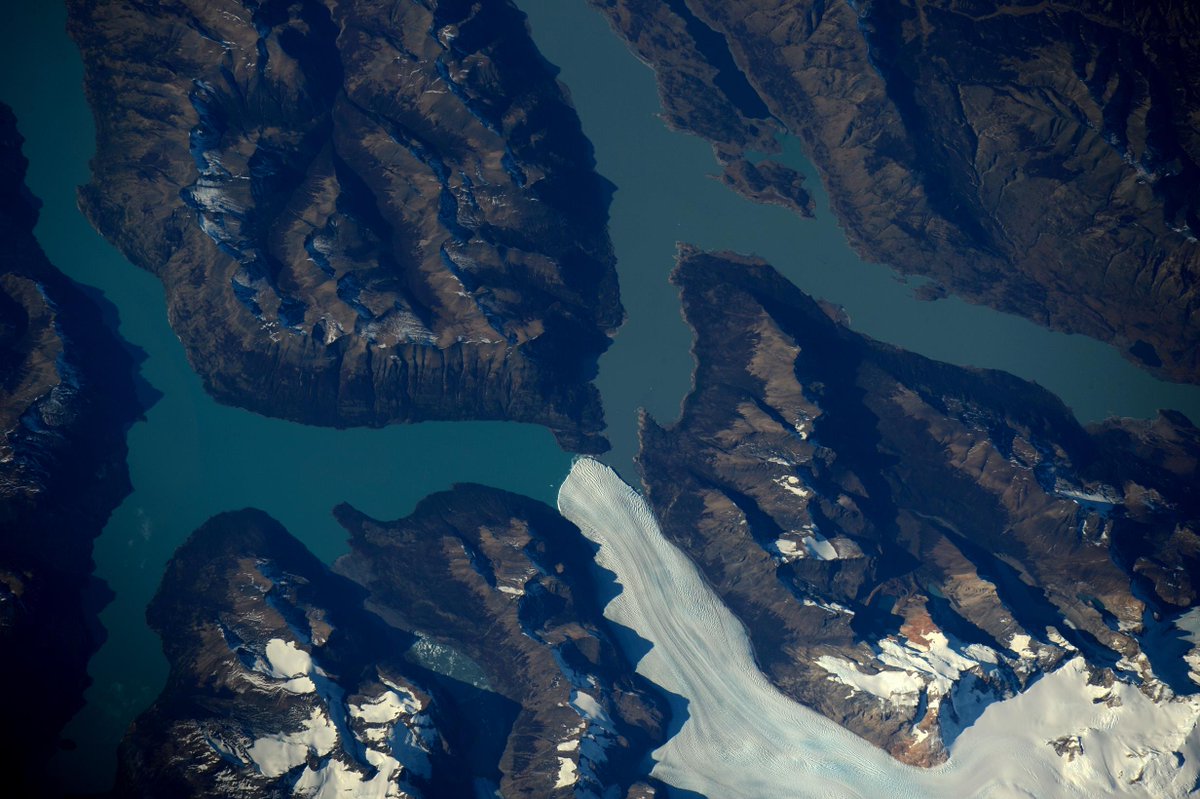 astro_timpeake's tweet photo. Have I posted any pics of Patagonia yet? ;) https://t.co/WTXk9ML3eE https://t.co/s3lxGLHFva