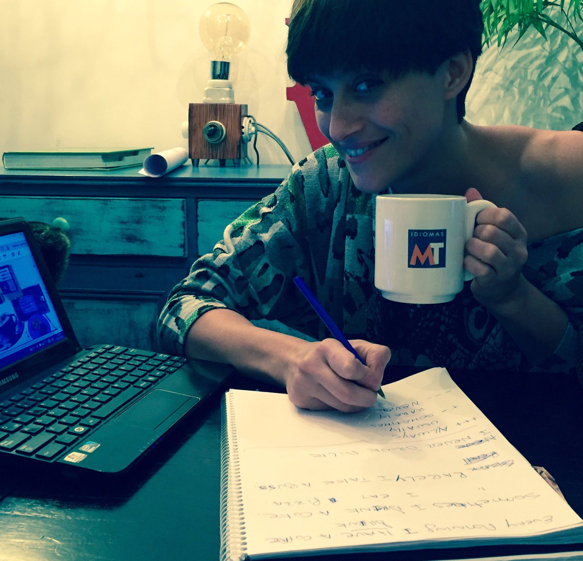 I'm happy studying English at <a href="/idiomasmt/">Idiomas MT</a>