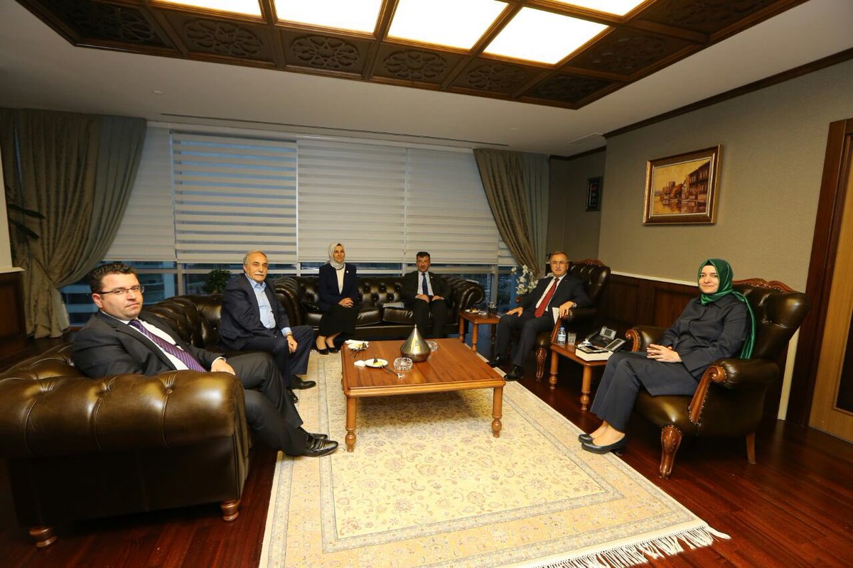 Aile ve Sos.Pol. Bakanı Sn.<a href="/drbetulsayan/">Dr.Betül Sayan Kaya 🇹🇷</a>'ı, <a href="/malicevheri/">𝐃𝐫. 𝐌𝐞𝐡𝐦𝐞𝐭 𝐀𝐥𝐢 𝐂𝐞𝐯𝐡𝐞𝐫𝐢</a> ile birlikte ziyaret ederek, Urfa'nın sorunlarını paylaştık