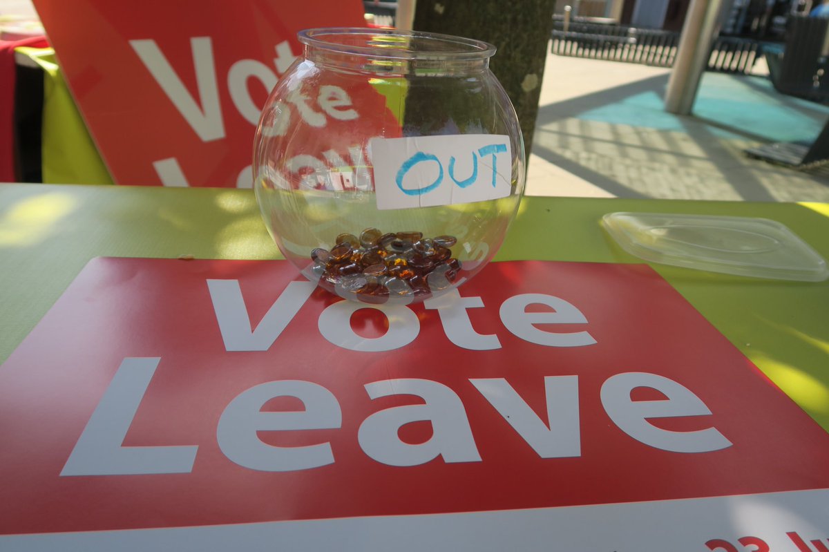 UKIPLlanelli's tweet photo. A great response here in Llanelli today to our .@VoteLeaveCymru stall! https://t.co/KS34drxlgs