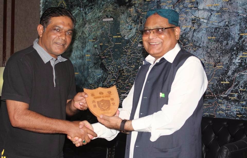 elitesindh's tweet photo. Mr. Rashid Latif, a former Pakistani wicket keeper and Captain appreciates Professional Standard of SSU Commandos. https://t.co/r8eceenlHC