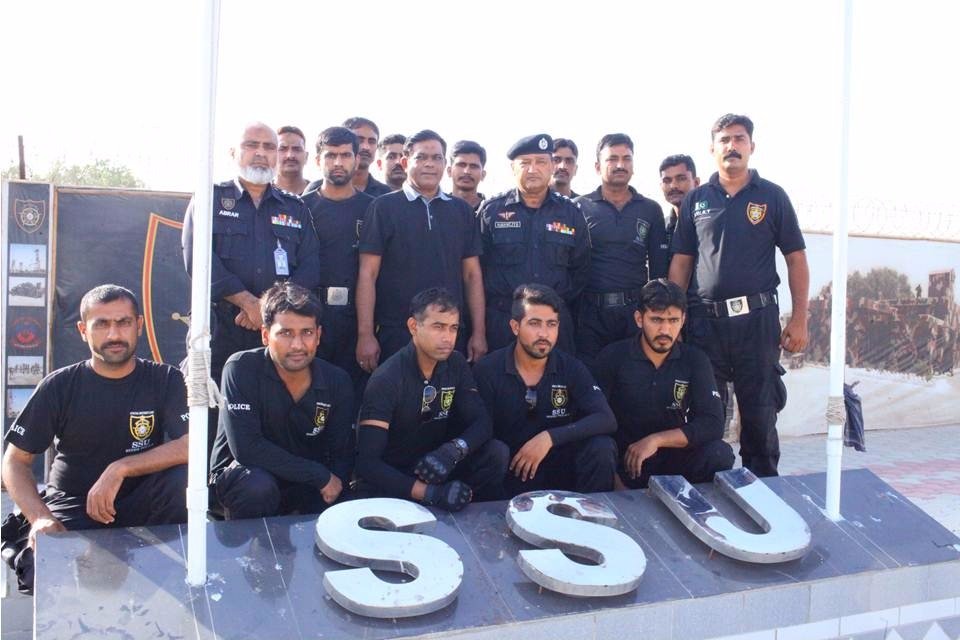 elitesindh's tweet photo. Mr. Rashid Latif, a former Pakistani wicket keeper and Captain appreciates Professional Standard of SSU Commandos. https://t.co/r8eceenlHC