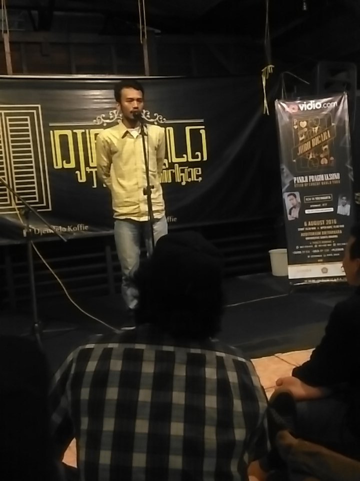 next, raja onelinernya <a href="/standUpUMYogya/">Standup comedy UMY</a> ada <a href="/fathidjun/">M Fathi Djunaedy</a> #JuruBicaraJogja