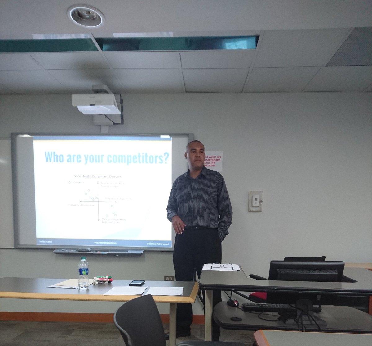 DarshanieM's tweet photo. #Digitaladvertising  module today in the Prof. Cert. in #Socialmedia @lokjackgsb #WeenjoySM https://t.co/plMKlxkgvs