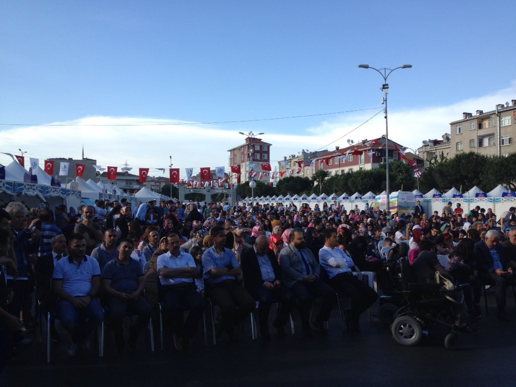 Bay___Efsane_61's tweet photo. Bağcılar belediyesi çevre etkinlikleri ödül töreninde belediye başkan yrd. syn Mehmet Şirin Beyleyiz @Mehmed_Sirin https://t.co/ys92Ix5Lrd