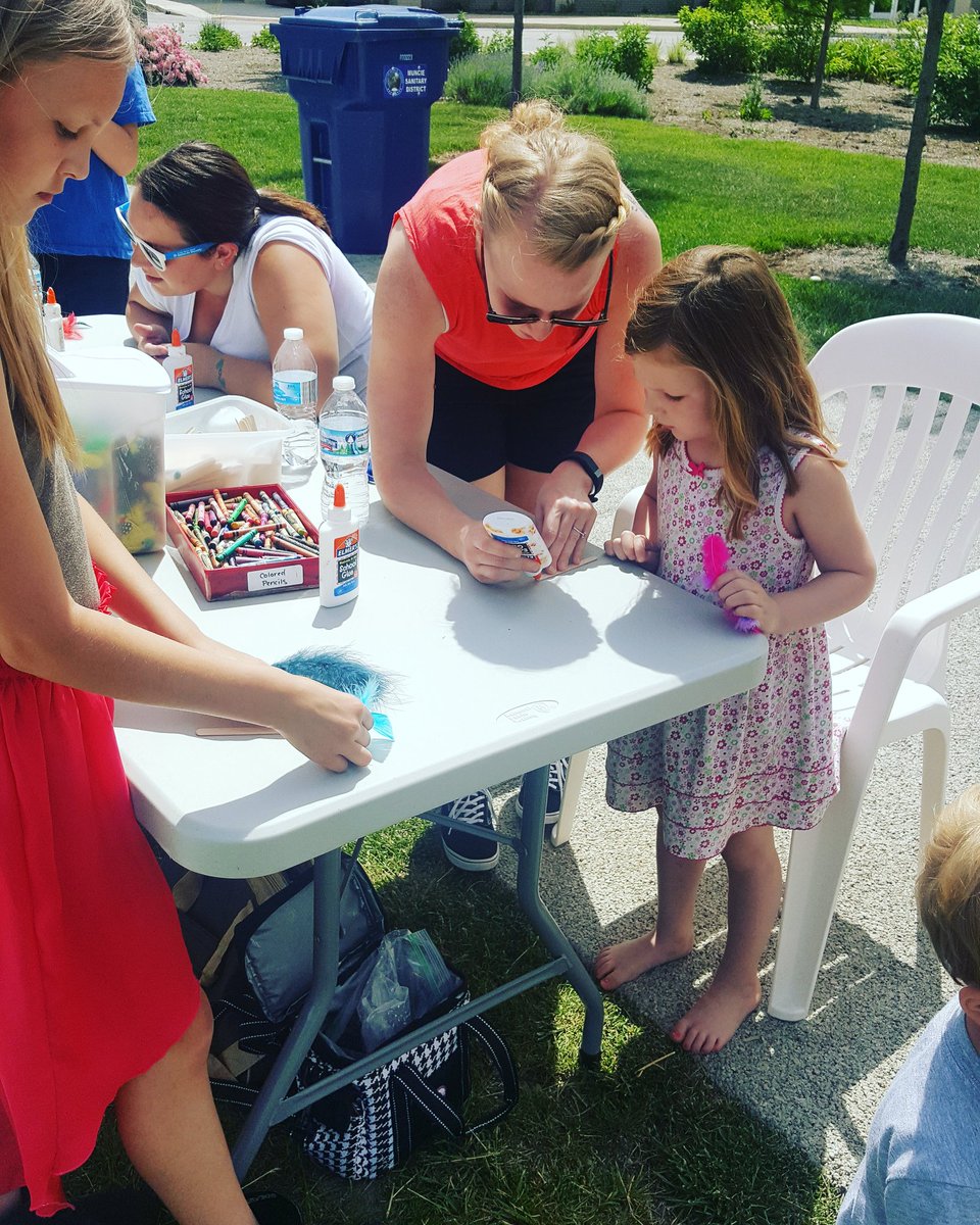 CornerstoneArts's tweet photo. Even the little ones are having fun at #foodiefriday https://t.co/ugJT87HlEz
