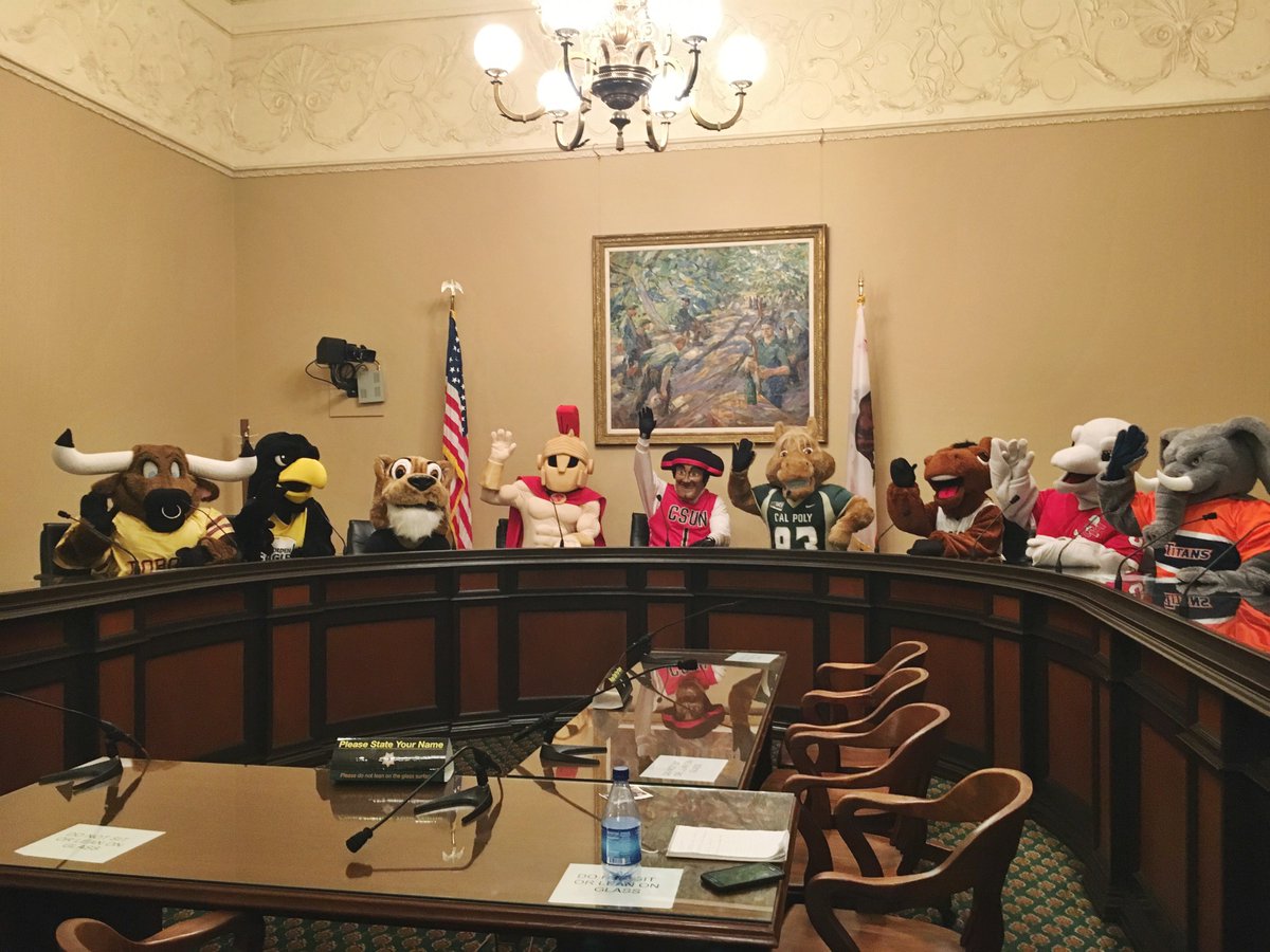 ci_asi's tweet photo. Echo traveled to the State Capitol for Mascot Day to show school pride! #standwithcsu #csuci #cistudentunion #ciasi https://t.co/CdUvNSGz65