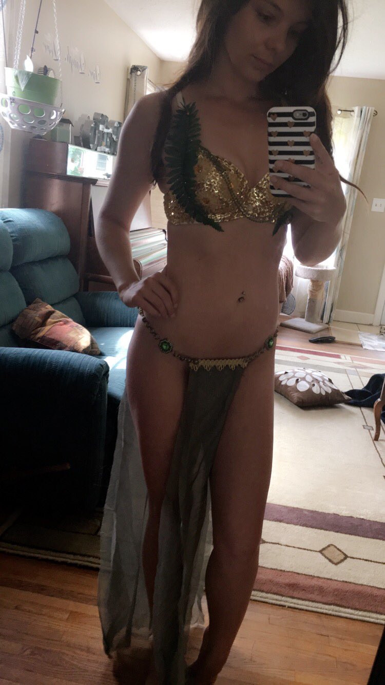 1 pic. #FriskyFriday it's been a while. Here's a peek of my next cosplay with @cosplaydeviants and 8 other beauties! https://t.co/kQiQJmEeIe