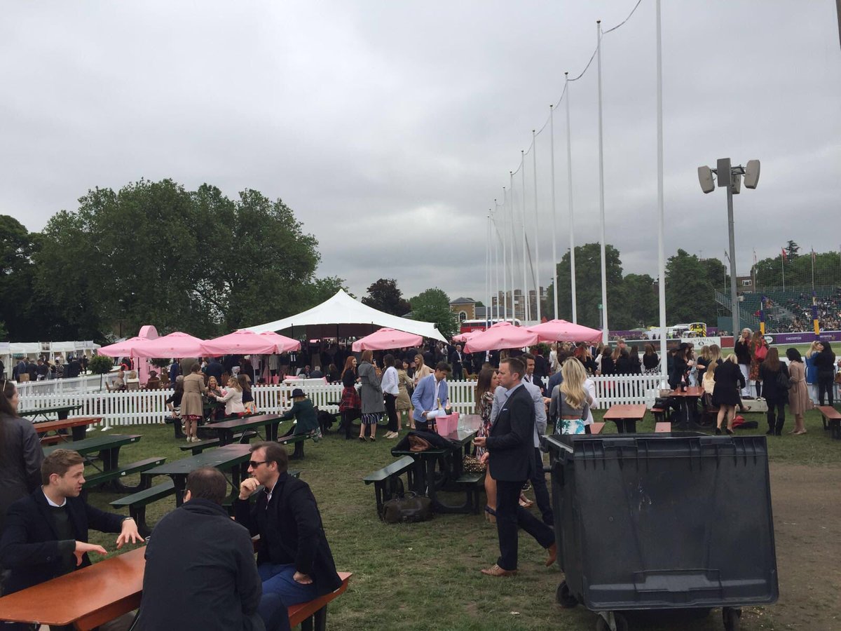 iamcolestevens's tweet image. It's a grey day, but atmosphere is great. #polointhepark #zipeffect #ziptap