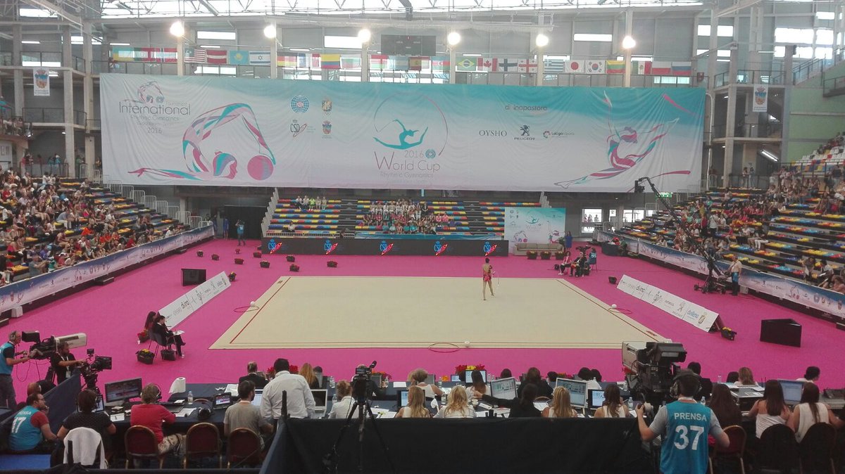 campus_GR's tweet photo. Hoy todas estamos disfrutando del deporte más bonito. Que poquito nos queda para disfrutar contigo ¿te animas? 😀 https://t.co/nFREFb2Iuq