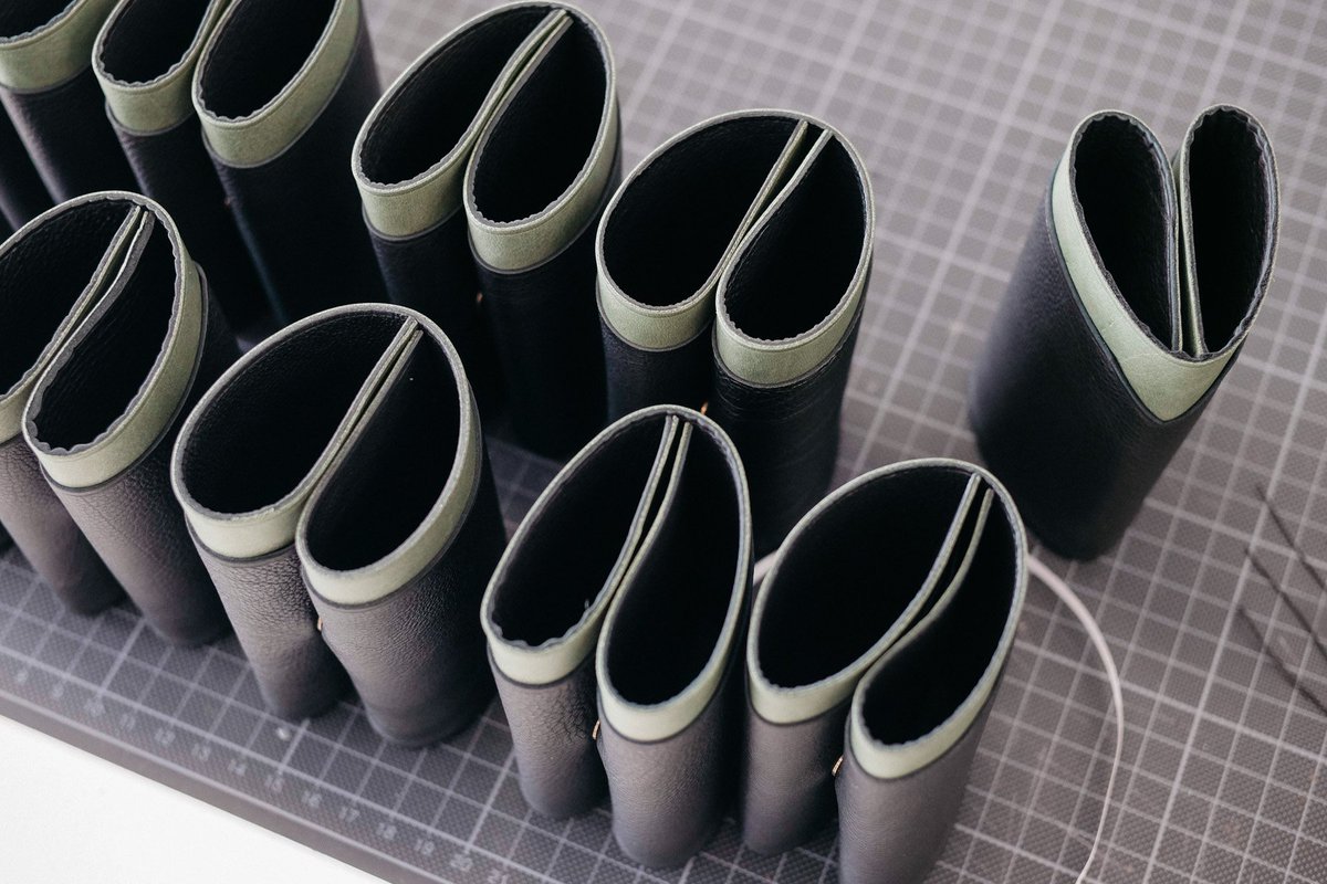 New Snap Wallet! Handmade, limited to 10 pieces and perfect gift for Father's Day! Available shop.niyona.be/products/niyon…