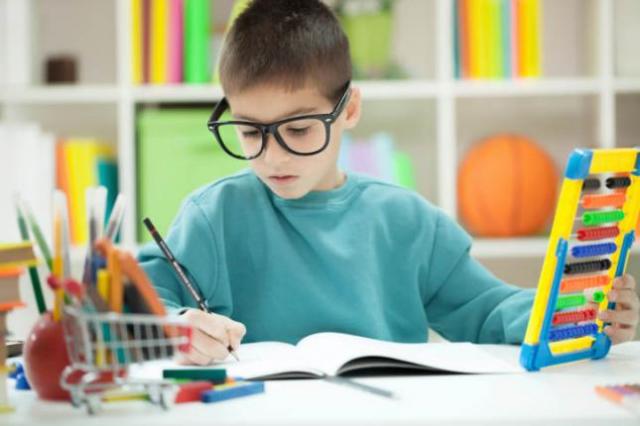 CafeparaMamas's tweet photo. Los hijos de padres con una buena ética del trabajo tienen mejores resultados en la escuela. #Crianza https://t.co/cbB7YeHhsJ