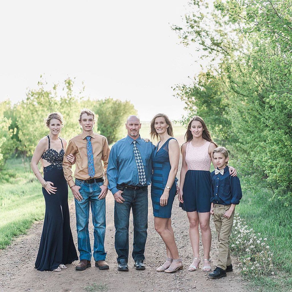 raeleneschul's tweet photo. This family put together a well coordinated look! #wellstyled #coordinate #family #familyp… https://t.co/djAw8VLtO3 https://t.co/2n4OhCI1cs