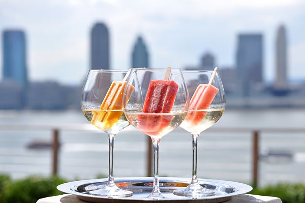 For the best rooftop bars in the city, check out our blog! dontnotknow.nyc/blog/best-roof…