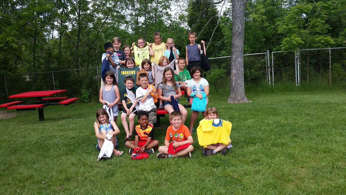 LakeviewWL's tweet photo. #readyforsummerreading #godragons @MuskegoNorwaySc @JeffPetersen67 @DawnMarisch https://t.co/5SS192Pf9H