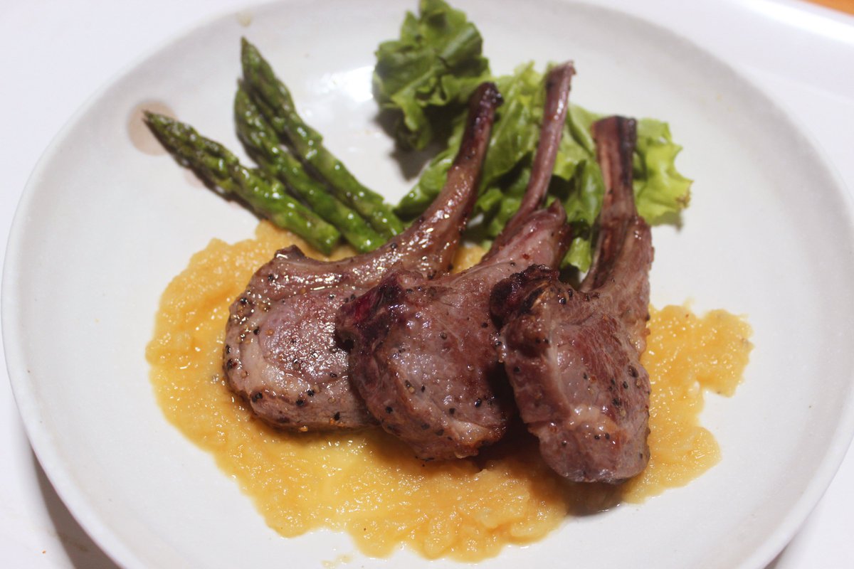 うがつまつき 恋ミル 巻発売中 No Twitter よしよしいい食べっプリだぞ フフフ メインディッシュ 第二皿目 セコンド ピアット の 小羊背肉のリンゴソースかけ は成功のようだな