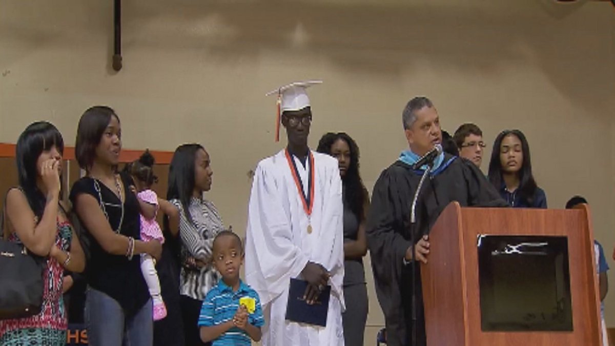 S. Fla. high school holds surprise graduation for student heading to @USMC basic training bit.ly/1Wzm8jR?utm_me… https://t.co/v7l7V5OHNW