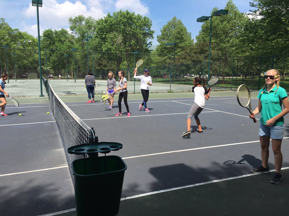 stambrose181's tweet photo. Grade 8 tennis stars! Thanks @StratfordTennis for the great learning and fun! https://t.co/7LVrt5gtGt