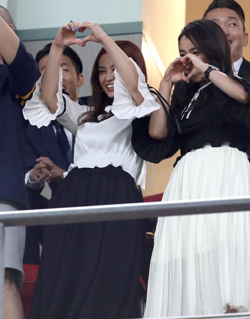 xmoonxflowerx's tweet image. 超ラブラブじゃんなにこのかわいいカップル！！